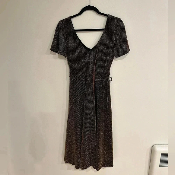 NWOT LEITH gold pin stripe fit & flare flutter sleeve v neck tie belt dress XS-M - Picture 11 of 15